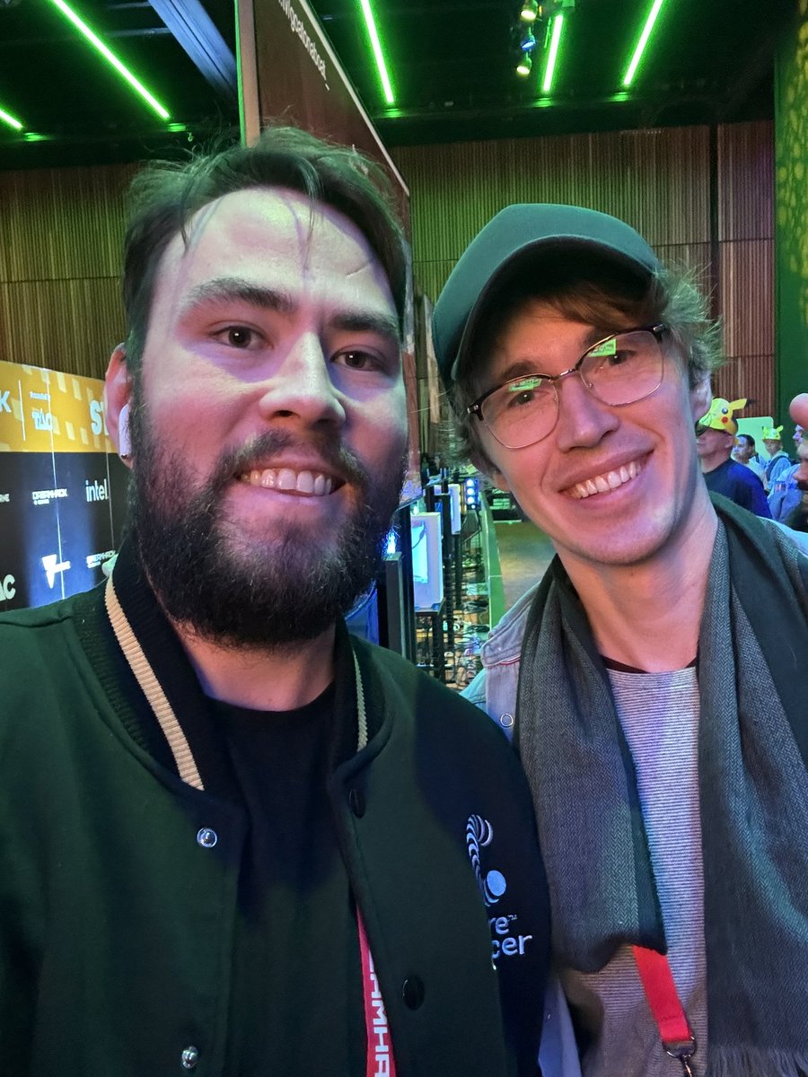 thyjamison's tweet image. Pretty sick pic with @Reapz316! Pleasure to finally meet you in person!! And don’t forget to reapzGee 😏