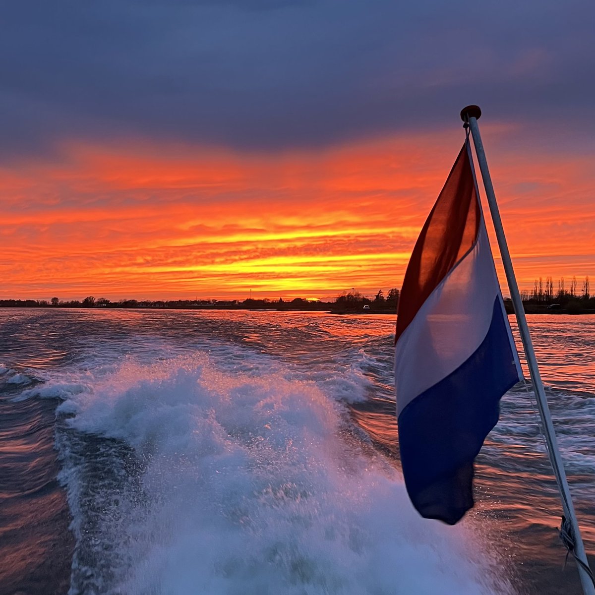 👑🔸Oranje boven! 🔸👑

Maak er een mooie #Koningsdag van met elkaar! 

#Koningsdag2024
<a href="/Rijkswaterstaat/">Rijkswaterstaat</a>