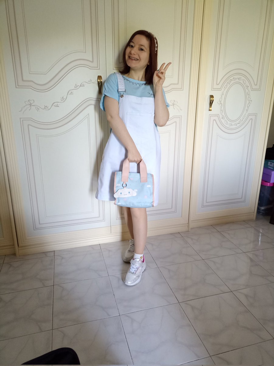 ladradilibrii's tweet photo. "Cosplay" last minute.
Outfit inspo Cinnamonroll 💙
#Comicon24 https://t.co/RSCWxxi2cg