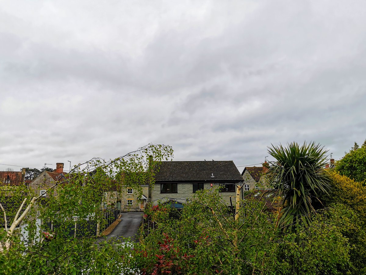 Cloudy & breezy to start saturday here in #southsomerset, feeling cold in the breeze, current temp 7c with a feel like of 3c. Brightening up later with showers developing 🌦️, rain tonight.