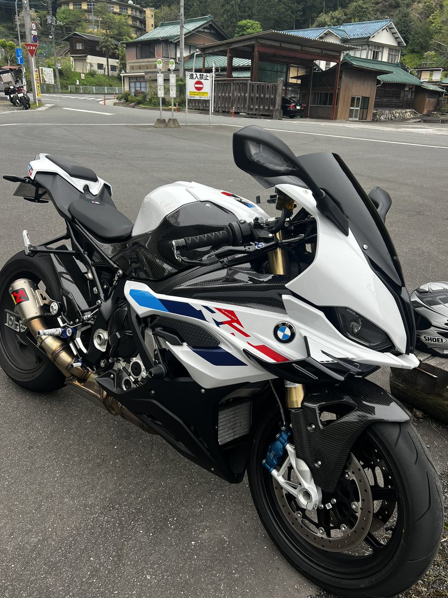 有間ダム経由で山伏峠下の
名郷バス停に来たけど
誰も遊んでくれる🏍️〜がいないから
帰って洗車しよ🏍️🚿