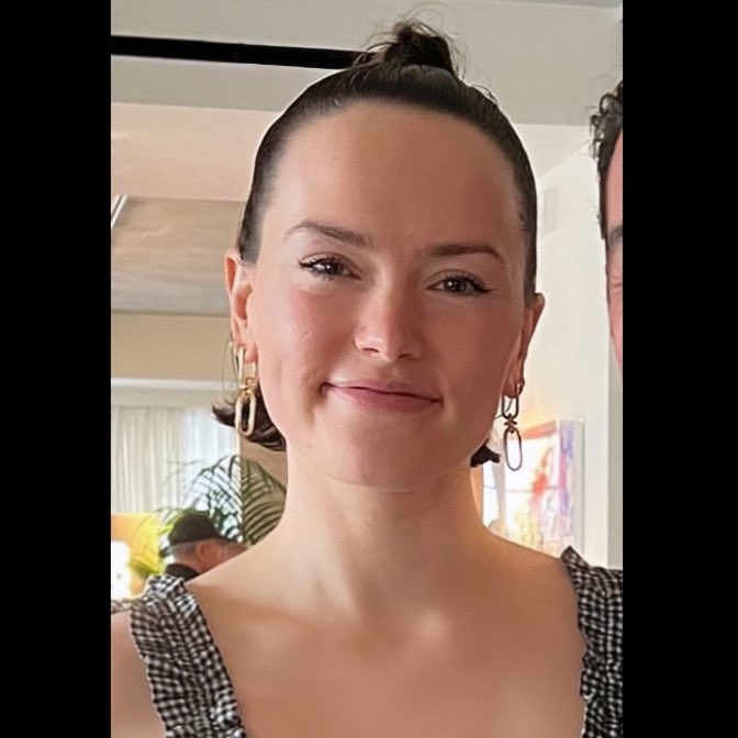 The most naturally pretty woman ever. #DaisyRidley 🥺😩😍