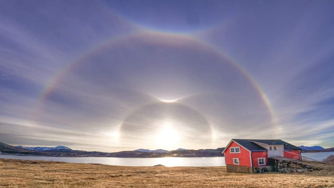 Have a great weekend everybody! 😍 From Skorpa in Bø, Vesterålen Photo Børre Magne Albrigtsen #Norway @VisitVesteralen