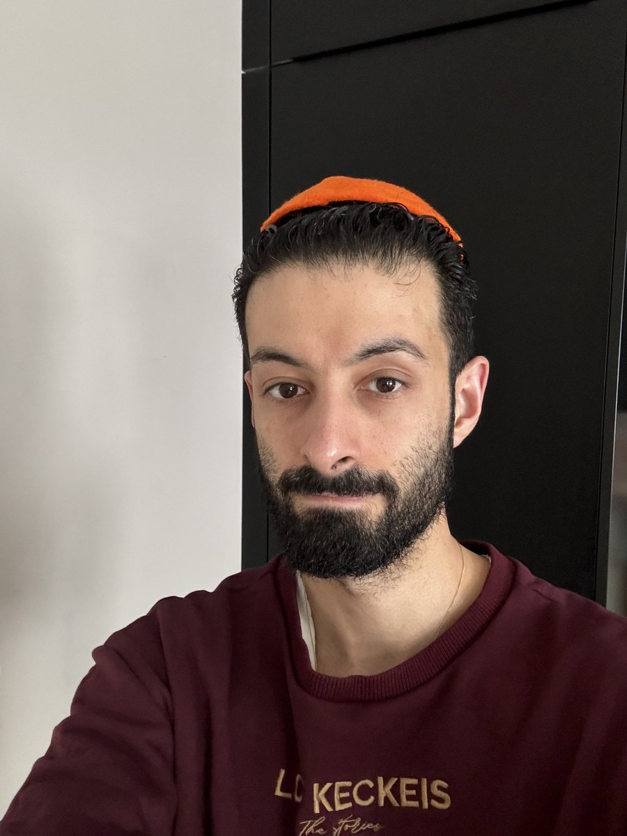 Ter ondersteuning van de Joodse gemeenschap: het oranje keppeltje. Tegen het gif van antisemitisme. Fijne #koningsdag2024!