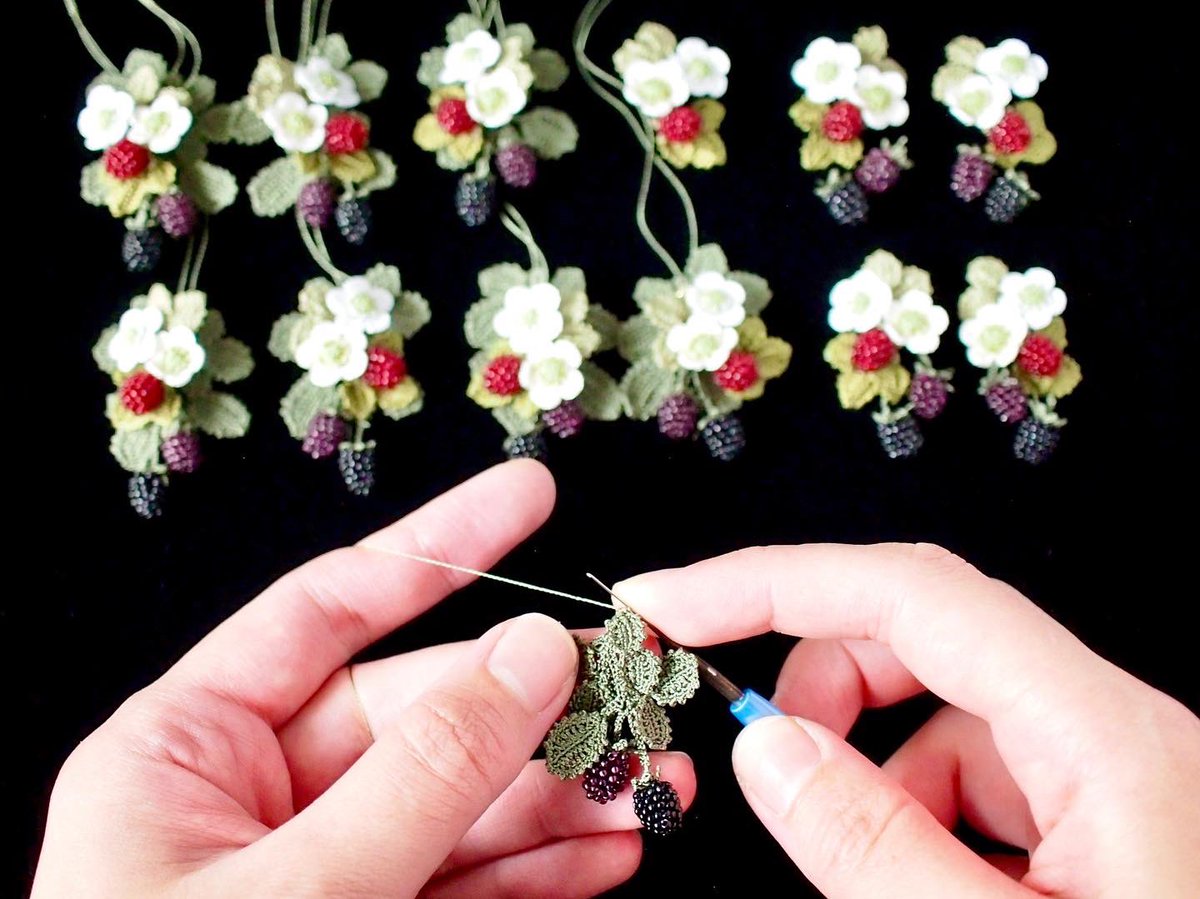 #ゴールデンウィークSNS展覧会2024

絹糸を編んで
植物のアクセサリーを
作っています

#編み物