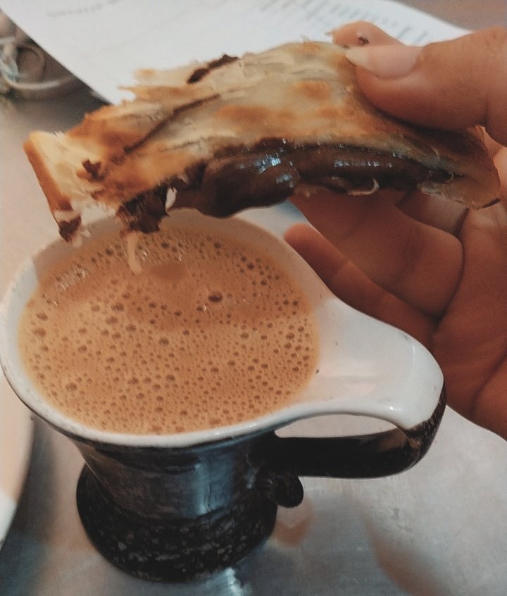 Quetta cafe chocolate pratha & chai is elite combo fr