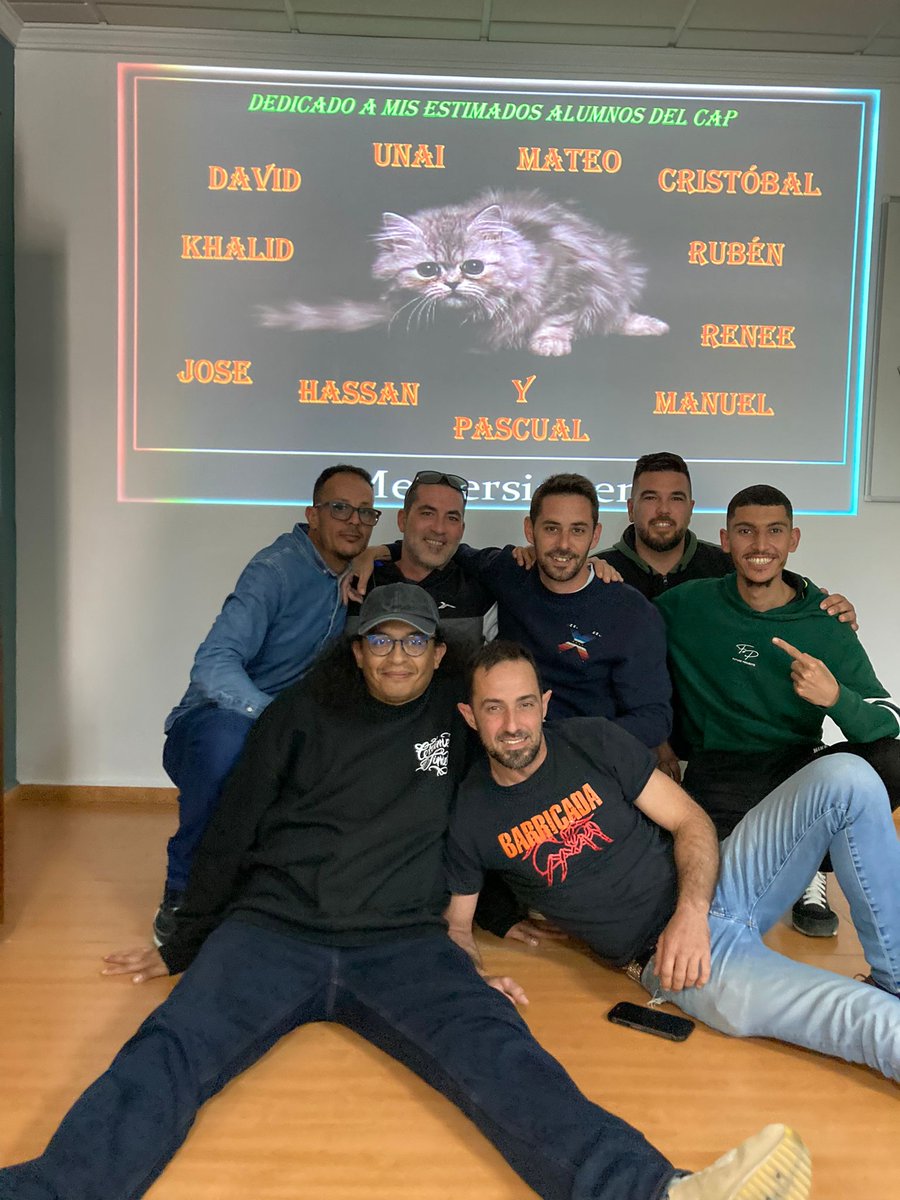StrongRoot666's tweet image. Curso terminado!!. #CAP  Voy a hechar de menos todos estos días y sobretodo al profesor Andrés. Todo un Ejemplo. Persona inteligente y con un nivel que no te lo esperas en una autoescuela. Da gusto escucharlo hablar y te das cuenta de lo que le importan sus alumnos.