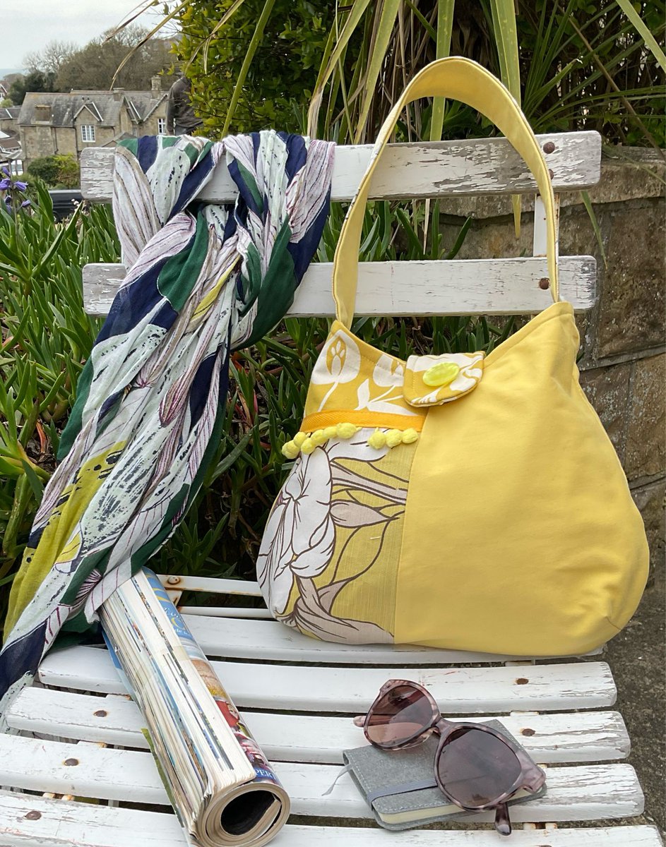 NEW!!! A little ray of sunshine of a Girly Bag to lift the gloomiest of days. #UKGiftHour #MHHSBD #SBS buff.ly/2F1nKi1