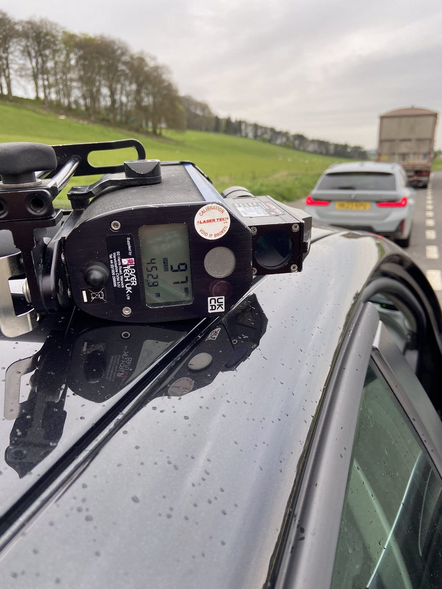 #SRSU #RoadSafety team on A303 nr Chicklade where Dual merges to single carriageway 

This #BMW driver, on 9 points already for speeding doesn’t learn from their mistakes. #Fatal5 a day in court and a likely ban awaits. A dangerous stretch of the A303, not a place for this speed!
