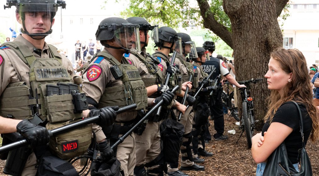 Palestine solidarity protests are spreading across the US, often encountering police in riot gear and resulting in arrests — in pictures. 🔗: aje.io/izxc2p