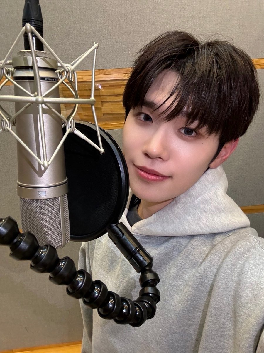 ZB1_official's tweet photo. _💌

제로즈! 오늘은 내가 꼭 이루고 싶었던 일이 이루어지는 날이야! 그리고 제로즈에게 주고 싶었던 나의 노래가 생기는 날!! 나의 노래로 무대에서 내 마음을 전할 수 있다는 생각에 설렌다 ㅎㅎ 진짜 열심히 녹음 했으니까 잘 들어주고! <눈물의 여왕> 많이 많이 봐주세요! 오늘 저녁 6시!! 다들 프로필 뮤직 변경 할 준비!!

#KIMTAERAE #김태래
#ZEROBASEONE #ZB1 #제로베이스원