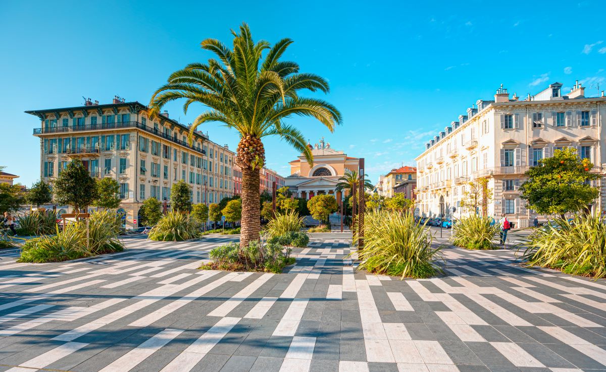 Le printemps nous en met plein la vue dans les rues colorées de Nice ! 🤩

#Explore #ExploreNiceCotedAzur 

<a href="/ExploreNCA/">Explore Nice Côte d'Azur</a> | <a href="/CRT_RegionSud/">CRT Provence Alpes Côte d'Azur</a> 

📷 Natallia/Adobe Stock - lukaszimilena/Adobe Stock - xbrchx/Adobe Stock - muratart/Adobe Stock