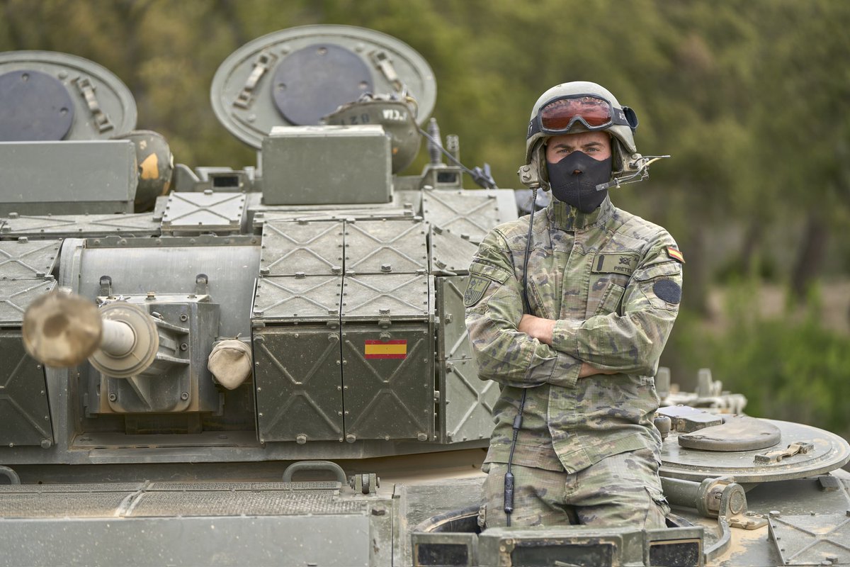 Esta semana tuve una formación militar, dirigida a periodistas, corresponsales y estudiantes de máster @gabineteuab, sobre seguridad en zonas con conflictos armados. Gracias @IGE_ET @EjercitoTierra por la increíble formación. #ejercitoespañol #fuerzasarmadas #militar