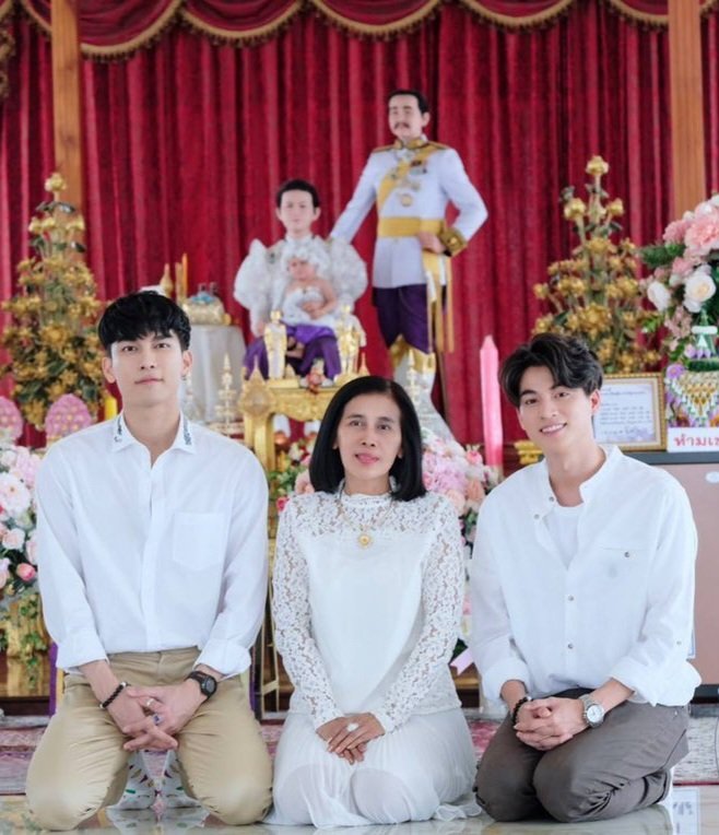 if this is fanservice then this is the best fanservice that mew and gulf have ever done with their partners so far,not only do they share happiness they also share fortune and luck together

 #หวานใจมิวกลัฟ