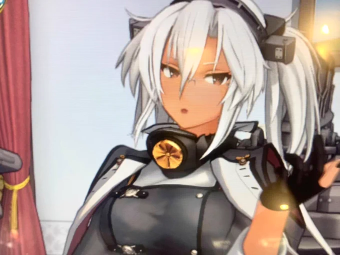 武蔵改二といういのちかっこいい大人のお姉さんみたいな顔もできるし、気安い相棒みたいな顔もできるし、たまにみせるあどけない子供っぽい顔がたまらんし、恋する女の子みたいな顔もできる。なんだこのいのち 愛しいがすぎる 