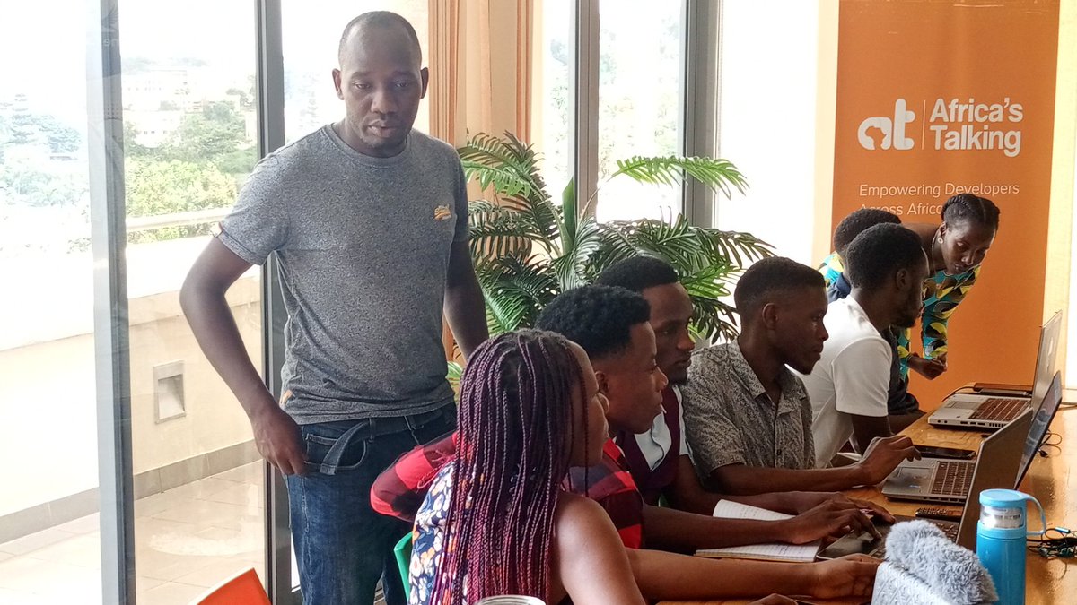 @oquidave taking lead guiding teams through the #AgriTech Hackerthon by @ATCommunityKla @Africastalking @CraneCloud_io #BuildWithAt #WeLoveNerds