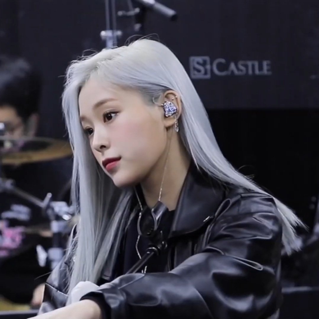 A thread of Gahyeon's beautiful side profile😊