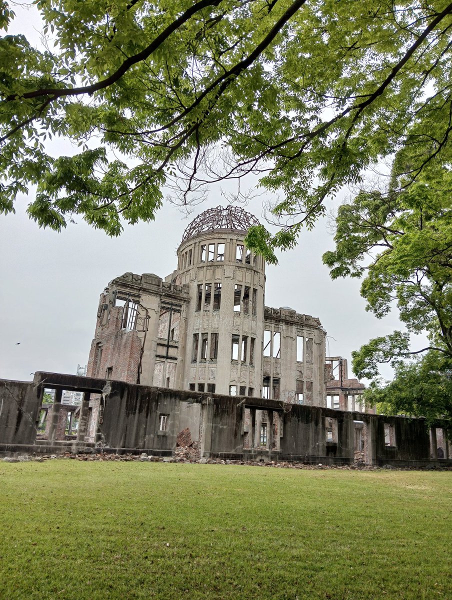 tanosiko's tweet photo. 行かなければと思っていた場所に、ようやく来ることができました。外国の人達が沢山来ていてびっくり！日本人として、遅ればせながら人生の後半になりましたが祈りに来ました。 https://t.co/NsmRm8X04D