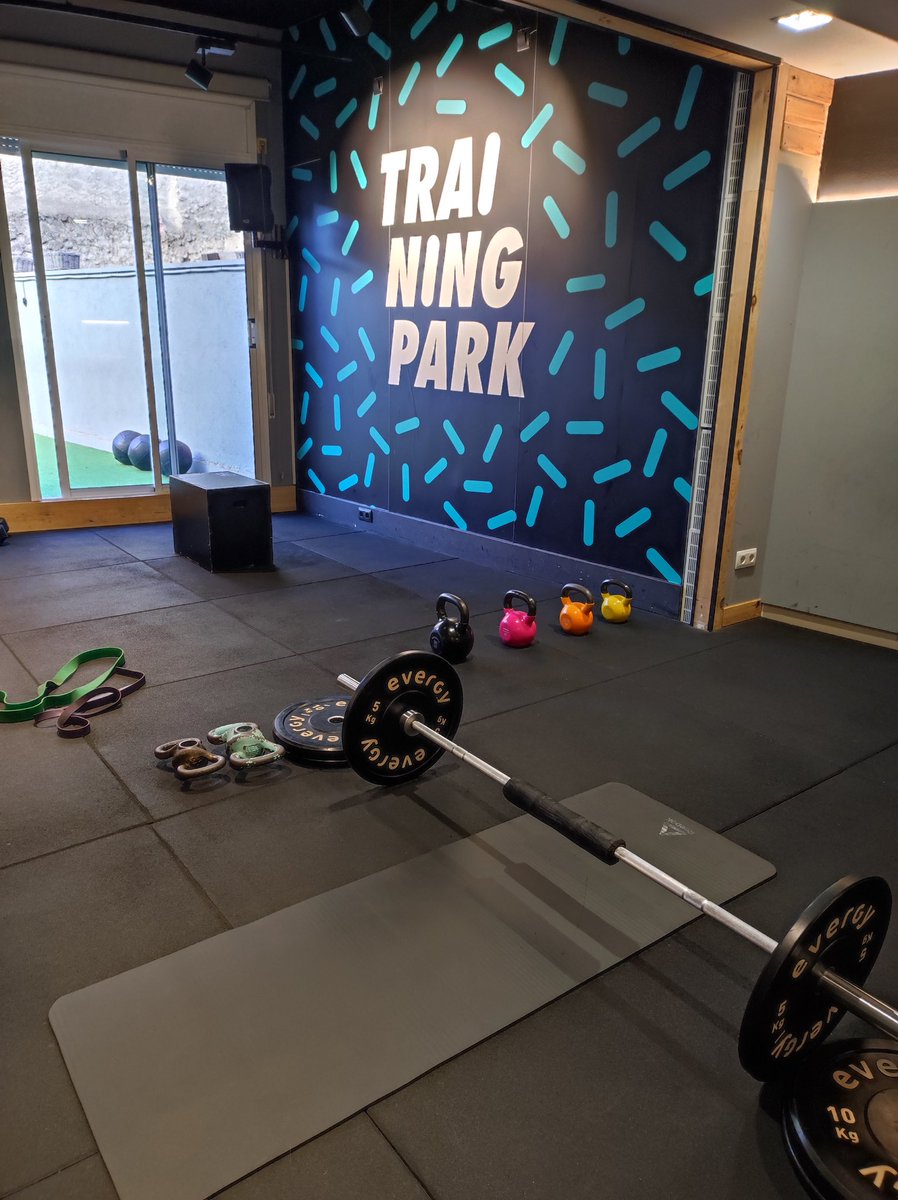 Early morning workout done! Lifting weights isn't just about physical gains; it's a mental boost too. Stay active, stay positive! 💪 In love with #TrainingPark