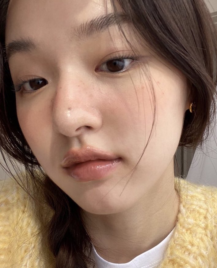 reviewchoey's tweet photo. บลัช Rom&amp;nd better than สี C03 fig chip ตรงเรฟฟ สวยมากกกกก นัวมากกก fall out น้อย ปัดแล้วแก้มนัวว ละมุนไม่เป็นปื้นๆ แล้วทนมากก ปัดออกมาตรงเรฟสุด ส๊วยยย https://t.co/U85ydCcxHt