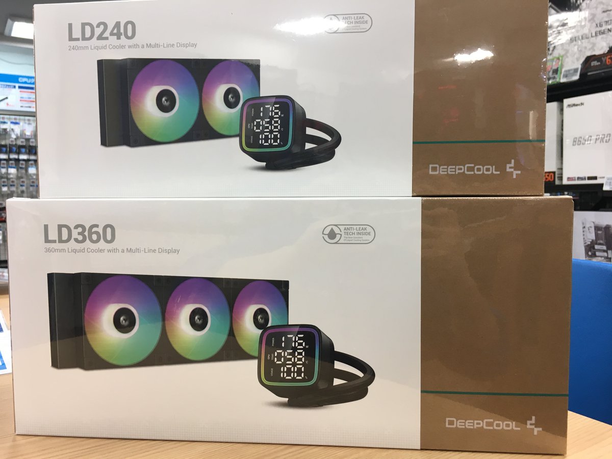 【新商品情報】
DEEPCOOL LD240
DEEPCOOL LD360
入荷いたしました！
ヘッド部分にデジタルパネルが搭載しており、
CPUの消費電力・温度・使用率がリアルタイムで表示されます!!
ライティングはARGBを採用なので
好みの色・光らせ方が可能!!
ぜひお買い求めください
#DeepCool