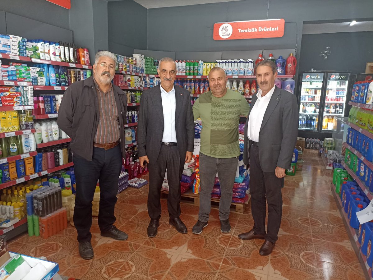 aslanalibayik's tweet photo. Her zaman olduğu gibi;
bir arada olduğumuz Hilvan'ımızın değerli ve güzel insanlarıyla iki lafın belini kıracak tatlı bir sohbet ettik.  Derdiyle dertlenip yaşam tecrübelerini dinledik. 

@bybekirbozdag
@erkankandemir
@adelioglu63 
@Akparti_hilvan
@mkemalbeyret https://t.co/X486c4LAi9