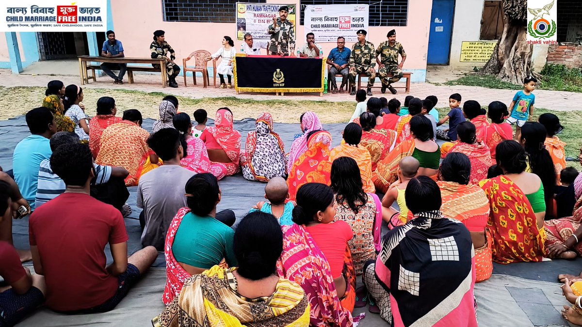 As special initiative by @BSF_SOUTHBENGAL, AHTU Ramnagar 8 BN BSF & @SHAKTIVAHINI, an awareness program on #childtrafficking, #childsexualabuse & #childmarriages was organised in North 24 Pgs to strengthen border communities responses for #ChildMarriageFreeIndia @BalVivahSeAzadi