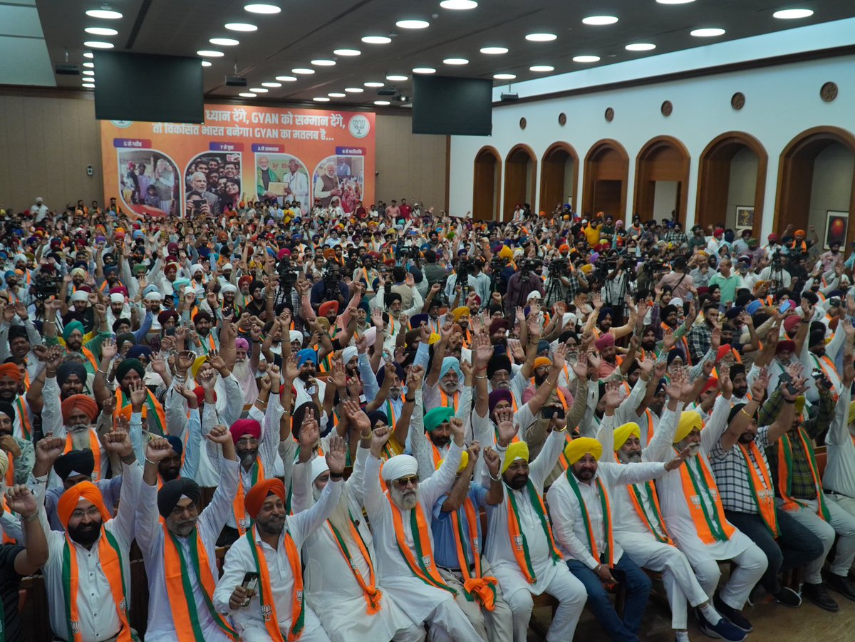Honoured to welcome 6 sitting DSGMC members, 1 former DSGMC member & 1500 Sikh office bearers from Singh Sabha & other Sikh organizations into the BJP family today in the esteemed presence of @BJP4India National President @JPNadda Ji
Their support and faith in @narendramodi  Ji’s…