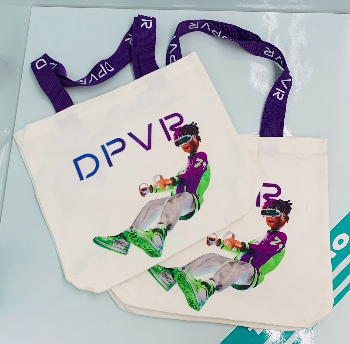 【本店Ⅱ2F】
PC本体のDPポートへ、直接ケーブル接続可能
こちらお取扱い中です

DPVR
『 DPVR E4 』

解像度3664×1920、リフレッシュレート120Hz、視野角116度
PC接続型VR機器
ベースステーション不要インサイドアウト方式トラッキング
6DoF対応コントローラー2本付属です

SteamVRもOK
税込79,800円