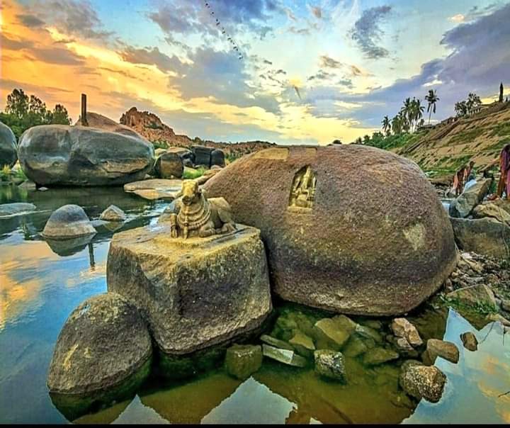 जितना ढूंढोगे उतना सनातन ही पावोगे..
हंपी कर्नाटक.. यहाके हर पथर सनातन की गीत गाता है..