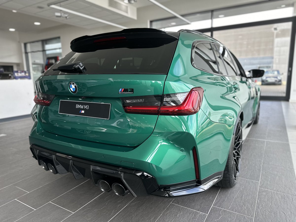 Marshall_BMW's tweet image. Check out this stunning BMW #M3 Competition Touring that has just arrived in our showroom at Marshall #BMW #Bournemouth 😍
 
Finished in Isle of Man Green metallic paint and Fiona Red/ Back Full Merino leather, this very special M3 has any enthusiast covered,