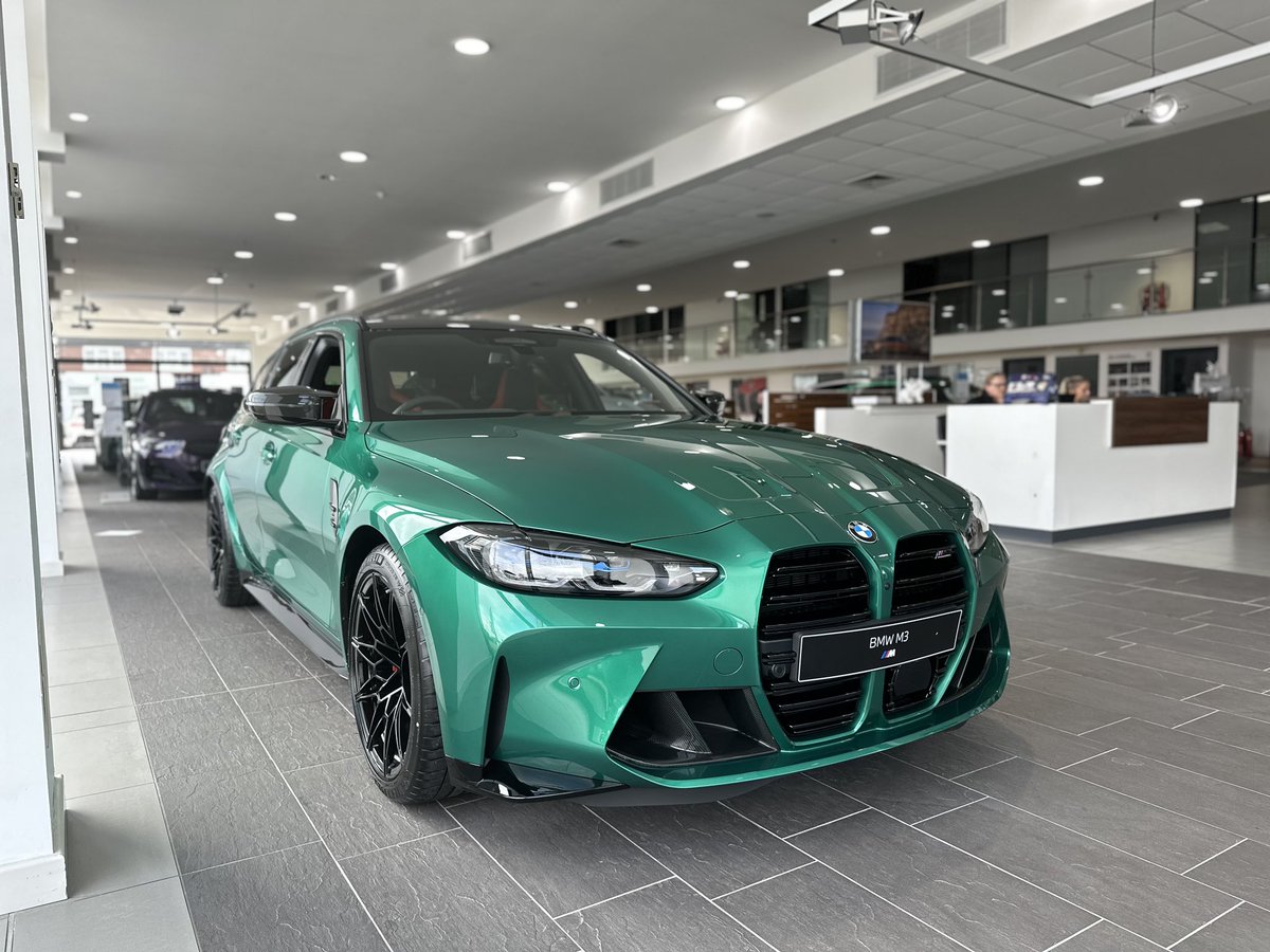 Marshall_BMW's tweet image. Check out this stunning BMW #M3 Competition Touring that has just arrived in our showroom at Marshall #BMW #Bournemouth 😍
 
Finished in Isle of Man Green metallic paint and Fiona Red/ Back Full Merino leather, this very special M3 has any enthusiast covered,