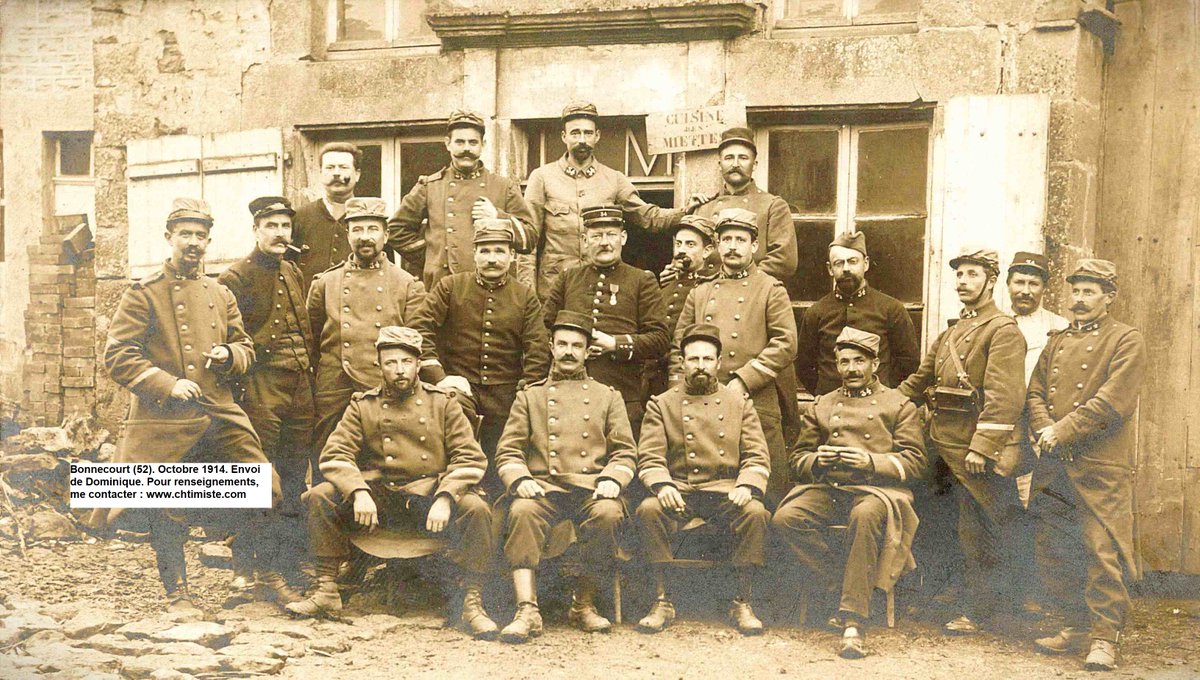 Groupe du 34ème régiment d'infanterie territoriale à Bonnecourt (52). Des hommes du 34e RIT étaient postés dans le fort de Plesnoy, situé à quelques Km de Bonnecourt (place forte de Langres). Datée 30 octobre 1914 - Merci à Dominique #Chtimiste #34eRIT