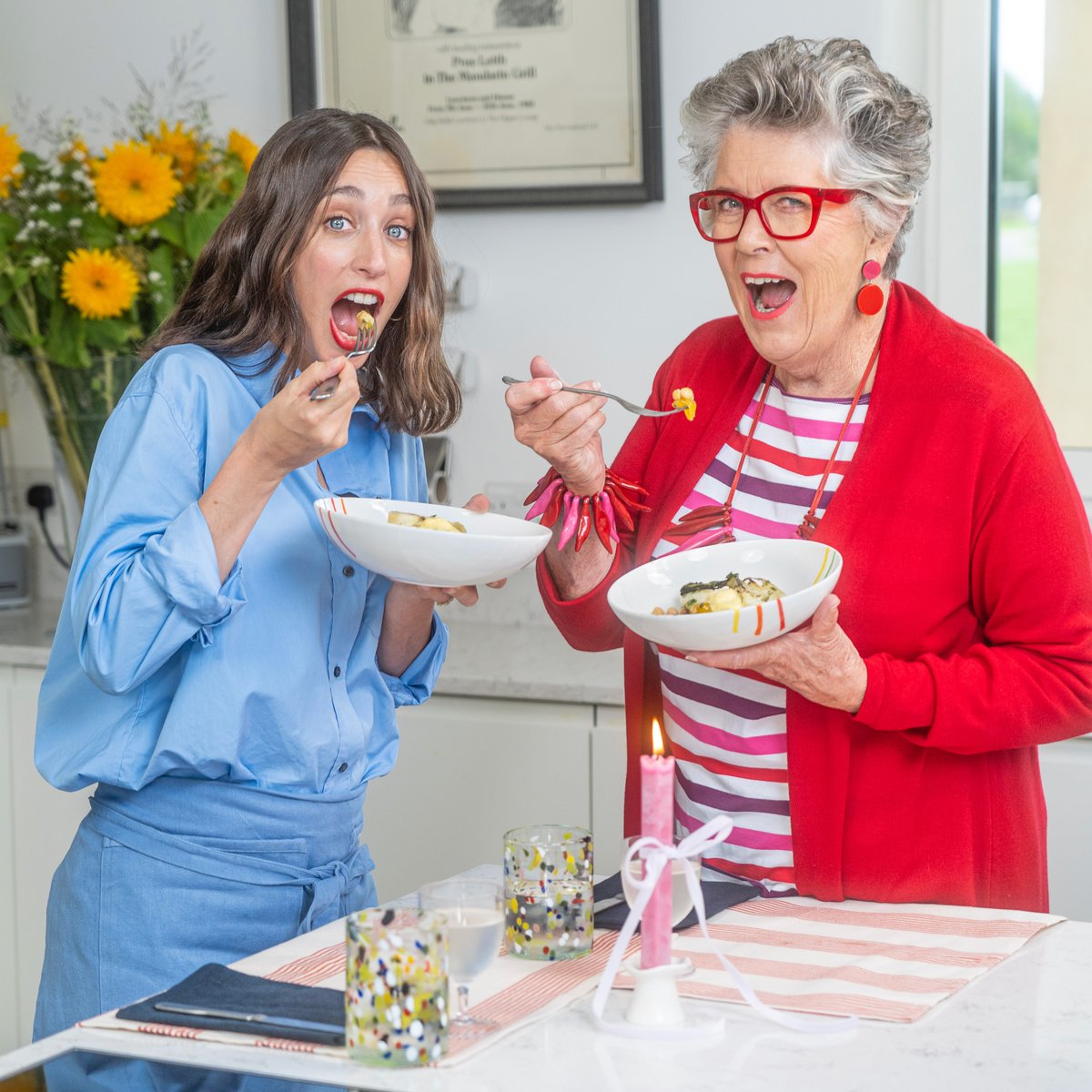 🆕Series @PrueLeith 's My Cotswold Kitchen continues today at 11:40am on @ITV Prue Leith is joined in her Cotswold Kitchen by broadcaster @IamLauraJackson , who reveals her family’s favourite dish. Plus a handy hack to stop your sugar going hard. 🍭