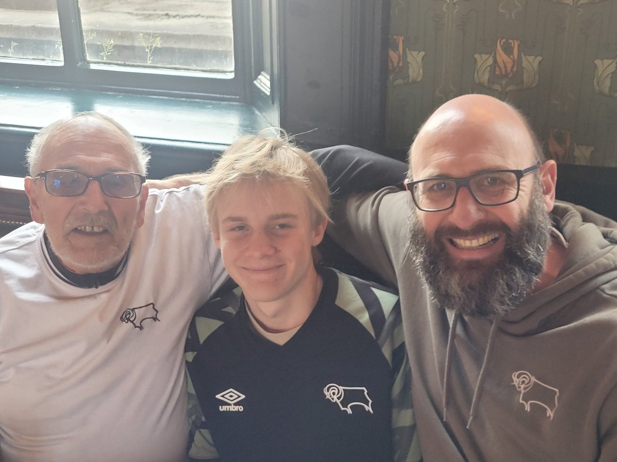 shellster_dan's tweet image. Eating breakfast in the Cosy Club to try and calm the nerves! #dcfc #derby #UTR #derbycounty