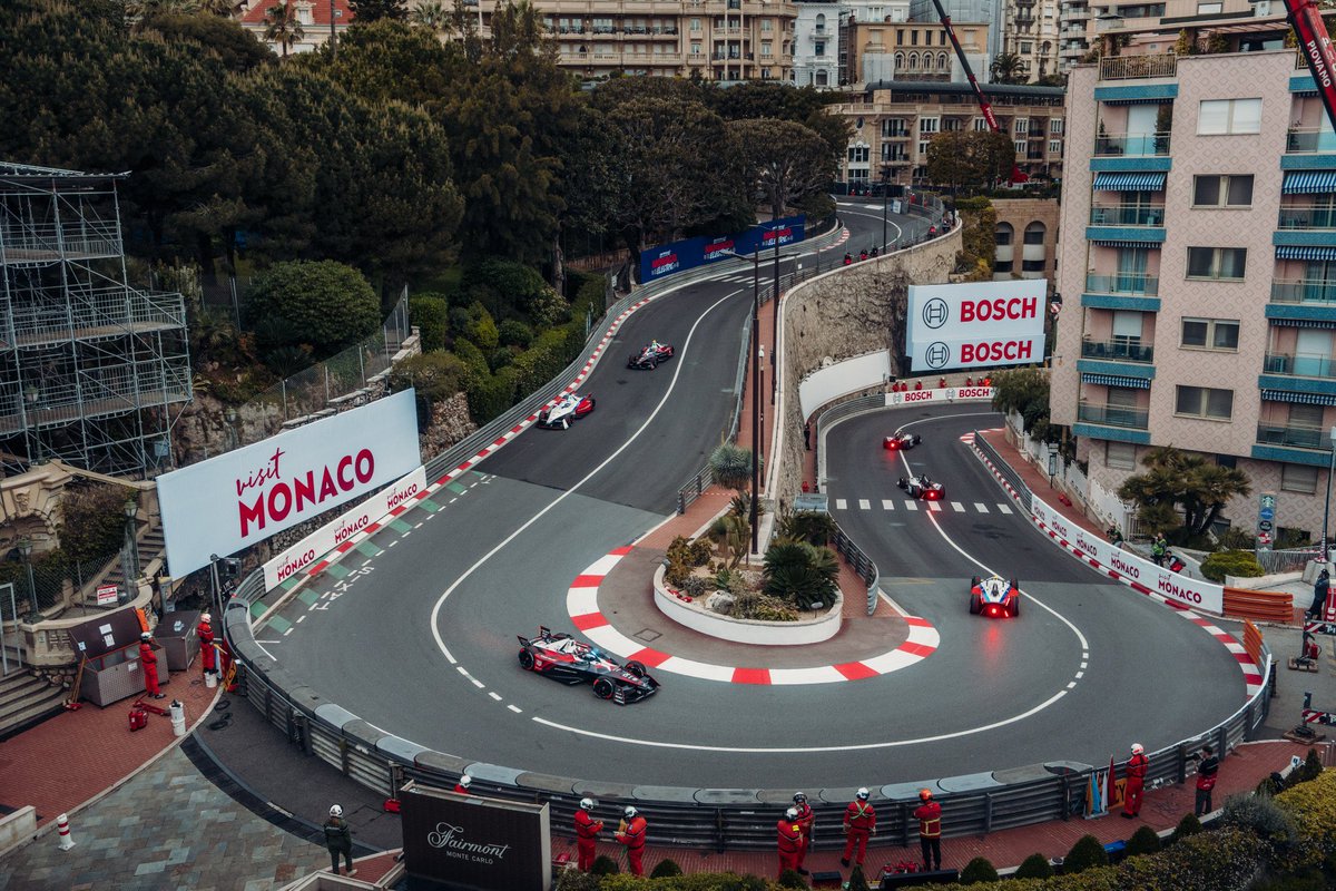 Hoy el equipo @PorscheFormulaE corre por las míticas calles de Mónaco.

¿Conseguirá @PWehrlein o @afelixdacosta subir a lo más alto del podio?

A las 15:00 llega la gran cita.

#MonacoEPrix