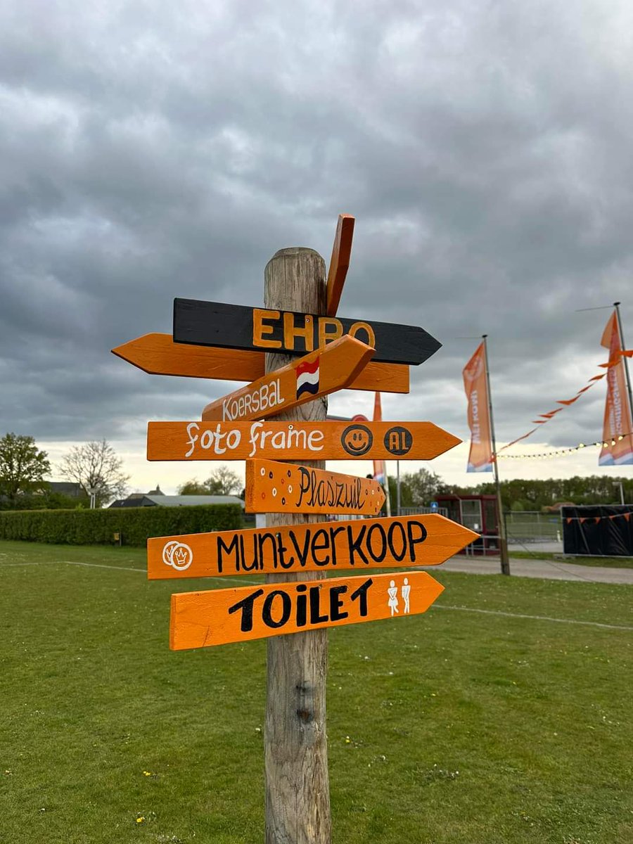 Vandaag een keertje geen voetbal op het vertrouwde Westerpark!
Maar staan Willem-Alexander en Maxima in de spits. 
Hebben jullie al Oranje Kriebels?
Tot zo, tot straks, tot vanmiddag op het waanzinnige Koningsfeest Beerzerveld & Mariënberg 
Lang leve Max&WA
Joah, mag wel zo
(AD)