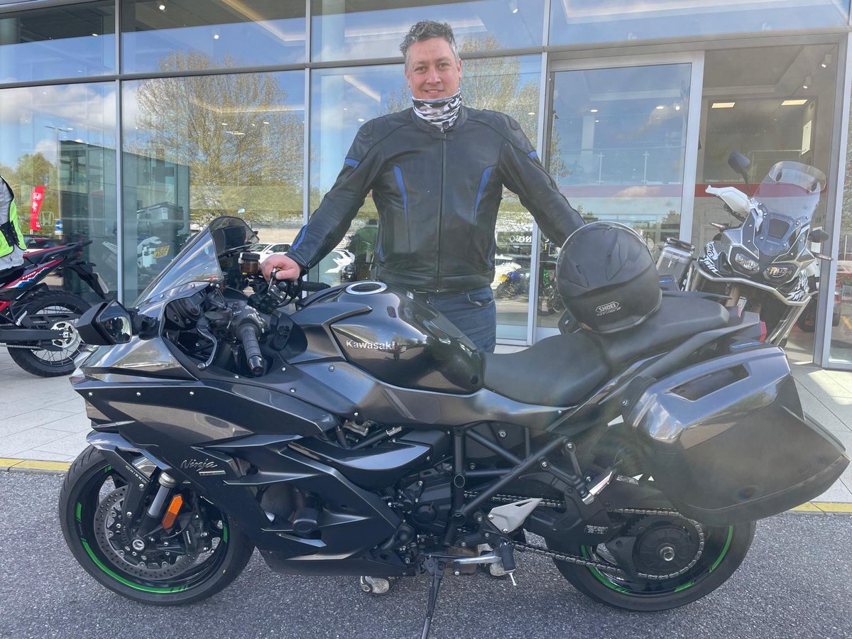 It’s #NewBikeDay for Matthew Garnet as he collects his new Kawasaki ZX H2 from Marshall #Honda Bikes #Reading.
This stunning 69 plate Kawasaki ZX H2 is ready to be unleashed down the road. Packed with performance and style, it's the perfect machine for Matthew.
 
Happy riding! 🏍️