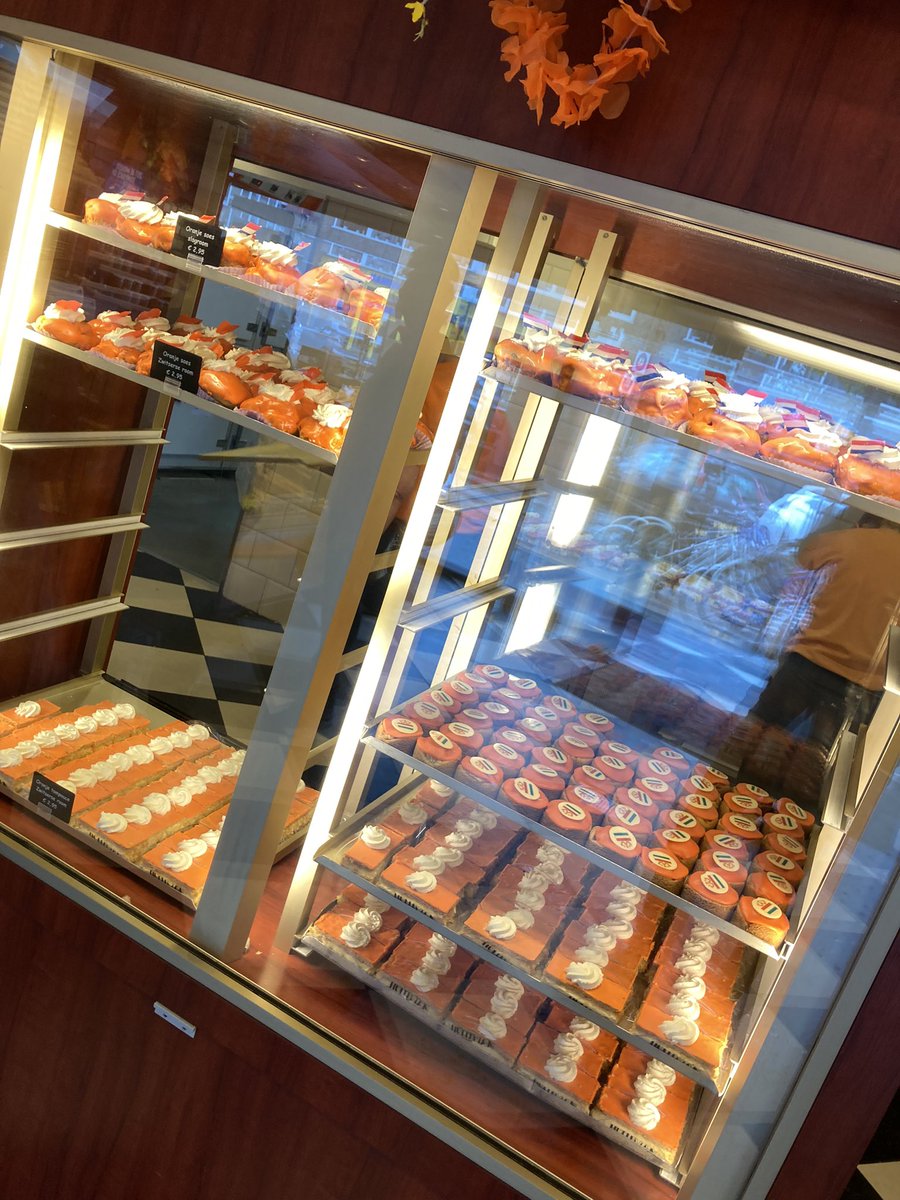 Mooie traditie! Fijne Koningsdag allemaal! 🟧🟠🧡🔶☢️ #aalsmeer #kudelstaart