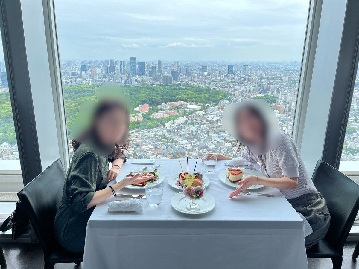 パークハイアットのニューヨークグリルでお食事してきた〜！！！メインディッシュのお肉が美味しい！！！すごく美味しい！！！懸念していた桜チーズケーキも桜の味一切しなくて噂通りこのチーズケーキ美味しかった〜ばんばん食べた。写真撮ってくれたけど撮られるの下手くそすぎて泣いた