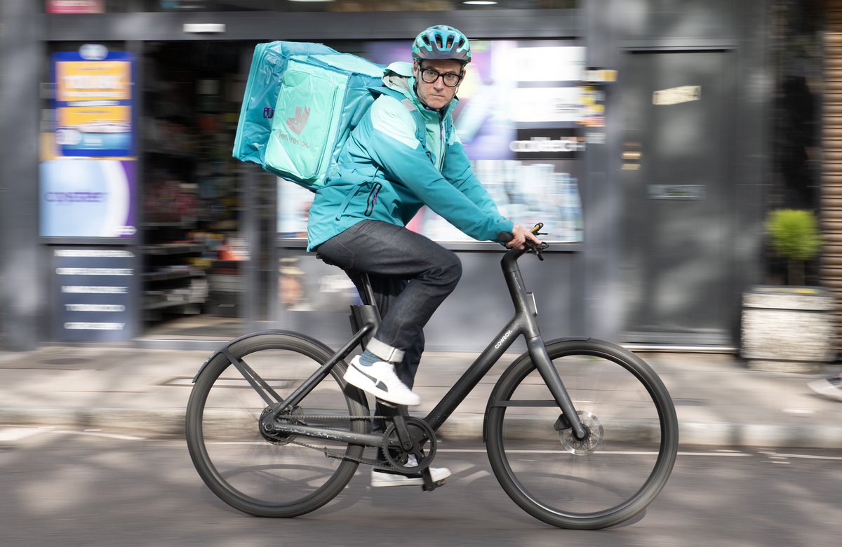 I spent a week as a Deliveroo rider. And learnt a lot. First up, Deliveroo likes to claim you should earn at least the minimum wage of £11.44 while working. Me? I worked for 22hrs 50mins, rode 105 miles, did 27 drop offs and earned £120.38. That works out at £5.28 an hour🧵