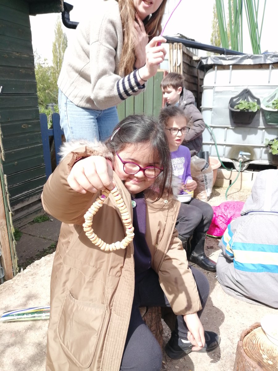 Well done to Year 2 for all their hard work at the allotment learning about plants, growing and wildlife. What a fantastic end to a very busy Green Week! Thank you to all the children, teachers, parents and volunteers who have been helping. @EcoSchools @RHSSchools @KindySandhu