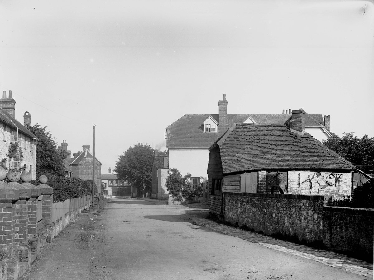 In #Selborne #GilbertWhite found 9-15 pairs #swifts, similar to today

Hear more about swifts at on-site talk: Tu 30 Apr 6pm £7.50 booking req'd bit.ly/4cDoEjo 

Pic: High Street Selborne c1900, 5M85/BOX4/25

#hampshirearchives #Hampshirebirds #Hampshirenature #EYANature