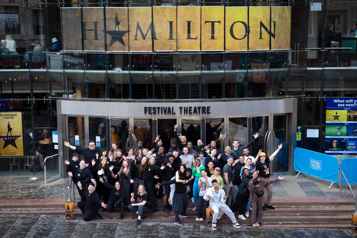 Tonight is the last performance of Hamilton here in Edinburgh. After 9 unforgettable weeks, and 71 spell-bounding performances, the #HamiltonUKTour waves goodbye to Scotland 🏴󠁧󠁢󠁳󠁣󠁴󠁿 ⭐ Good luck today to all the cast & crew of @HamiltonWestEnd! 📸 @JessShurte