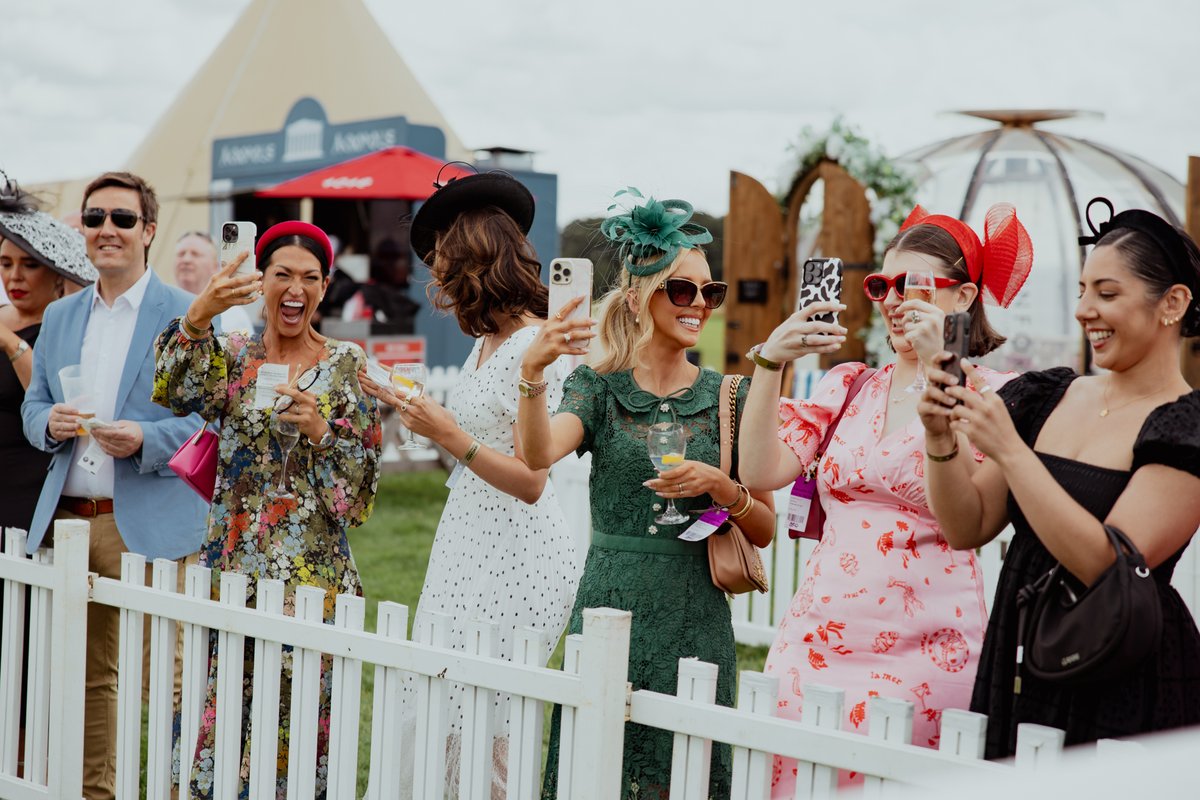 EARLY BIRD PRICES ENDING SOON ❗ Grab your Gainforrd Group Ladies Day tickets for the best price possible today ✨ Beat the price rise and save on admission when you book before midnight on 30th April, with tickets starting from just £37.50... 🎫 brnw.ch/21wJeyj