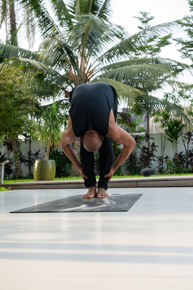 Yoga to start my day! 🧘🏽‍♂️ #TOEWay