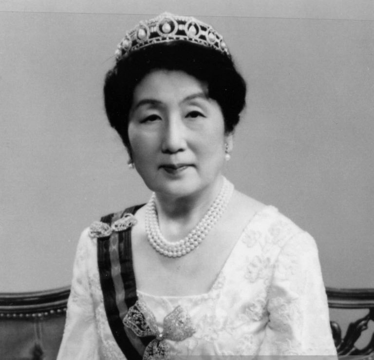 Yesterday, it was announced that the King and Queen will host the Emperor and Empress of Japan for a state visit in June🇬🇧🇯🇵 Last year, I wrote about the Emperor’s great-aunt, Princess Chichibu, who the King used to call his ‘Japanese Grandmother’⬇️ regularroyalqueens.wordpress.com/2023/11/28/pri…