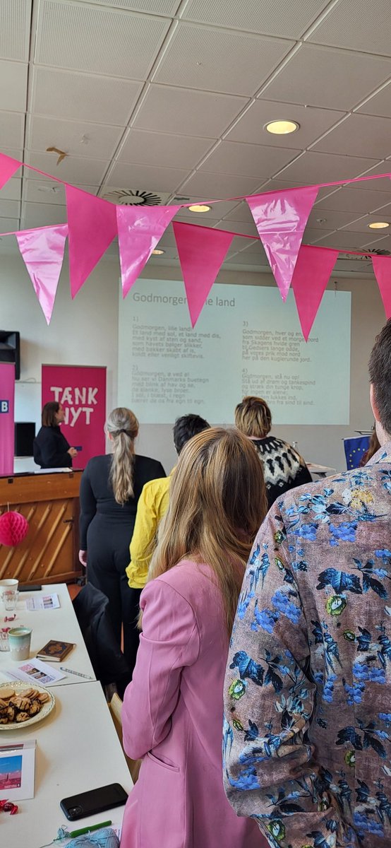 AndersHojsted's tweet image. Årsmøde i Hovedstadens Radikale Venstre.

Vi starter med fællessang.

Politik er også foreningsliv. 

#dkpol #radikale