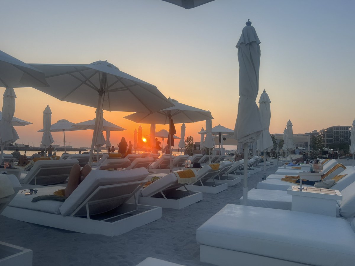 BoredCEO23's tweet photo. Would definitely go back to Dubai for tanning + chilling by the beach under the 36 Celsius SUN ☀️ until the sunset @FiveHotels #Beachbyfive #Fivethepalmjumeriah 🇦🇪 https://t.co/LXNt8O20Hy