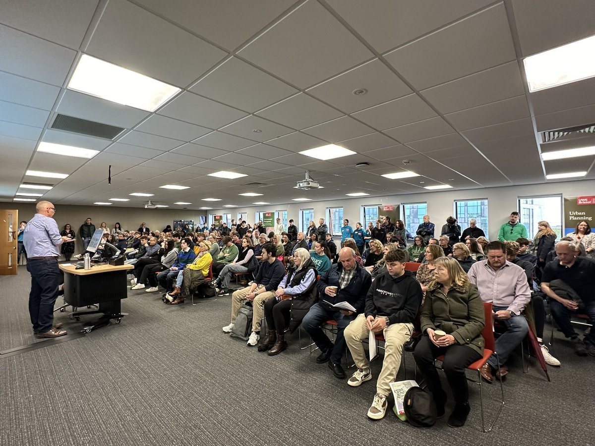 Standing only for our BSc/BA Geography, Environmental Management and Urban Planning programmes at our <a href="/UWEBristol/">UWE Bristol</a> Offer Holder Day 🌎🗺️ <a href="/DrChrisSpencer/">Chris Spencer</a>